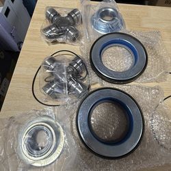 Axle Seal & Greaseable U Joint Kit Front fit for Ford F250 F350 Superduty 05-14