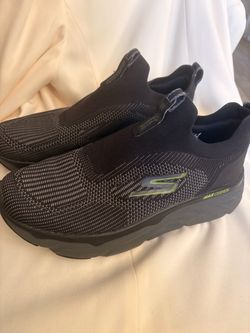 Skechers Max Cushioning Stretch Fit Slip-On Sneaker Low Top Black Men’s 9