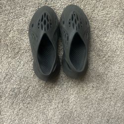 Yezzy Slides