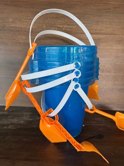 Bucket with shovel