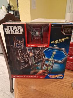 Hot Wheels Star Wars TIE Fighter Blast-Out Battle Set