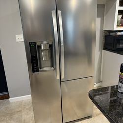 LG REFRIGERATOR 