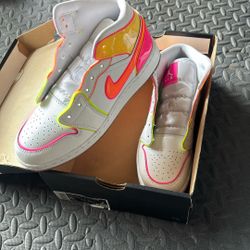 Jordan 1 Mid Edge Glow 6y 