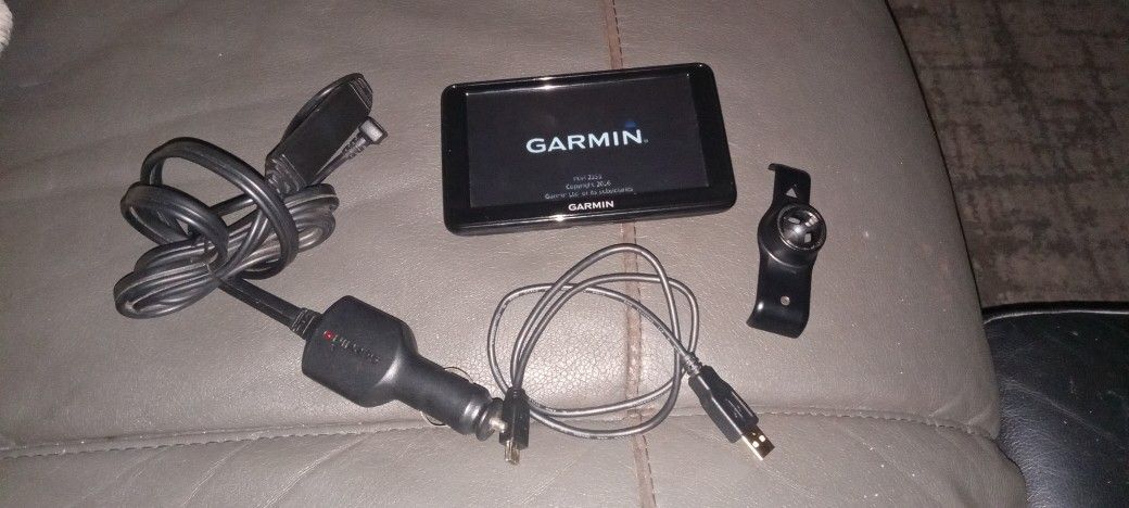 Like New Ready To Plug In And Go Anywere Garmin Nuvi GPS With All Cords