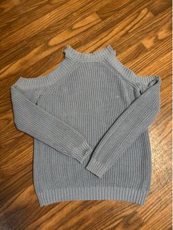 Forever 21 * Woman’s Open Shoulder Long Sleeve Sweater * Small.