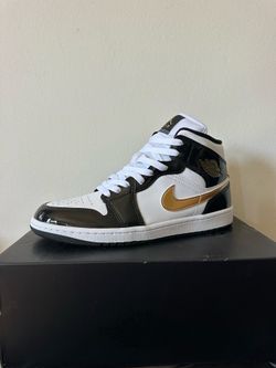 Nike Air Jordan 1 Mid SE Black Metallic Gold Patent White Men’s 8.5 NEW