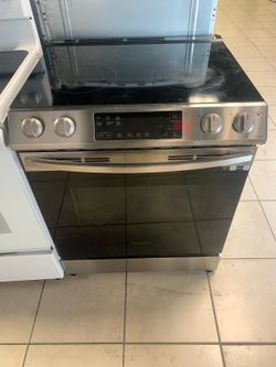 USED SLIDE-IN STAINLESS STEEL STOVE