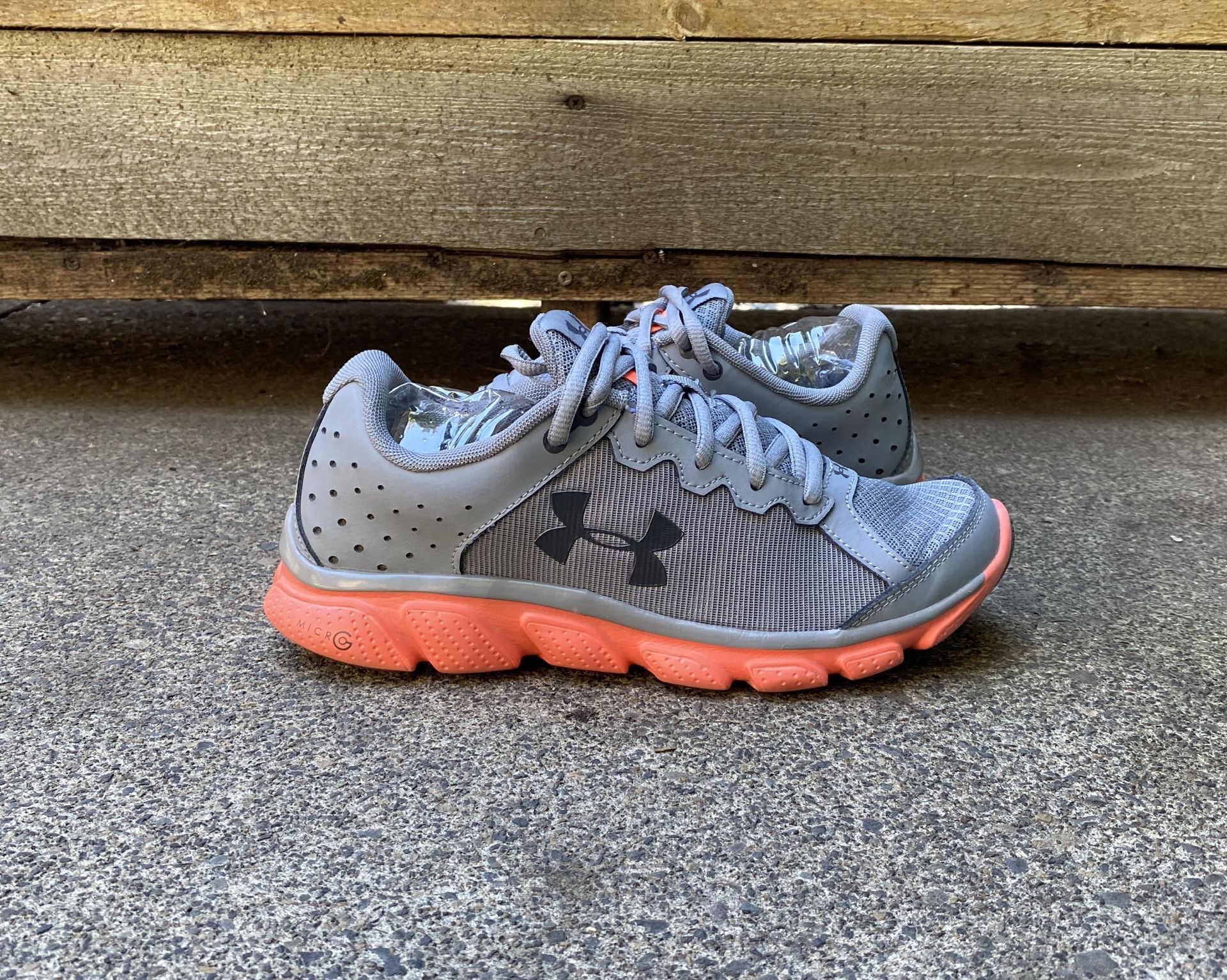 Under Armour ASSERT 6 Micro G SIZE 6.5 Women’s