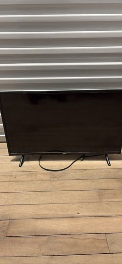TCL Roku smart tv 32”
