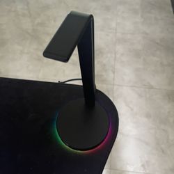 Razer V2 Chroma RGB Gaming Headset Stand And USB 3.1 Ports