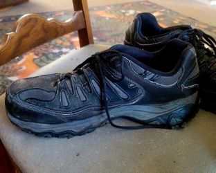Steel toe work shoes, men’s size 13 sketchers