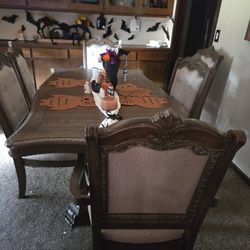 Charming Dining Rectangle  Table 