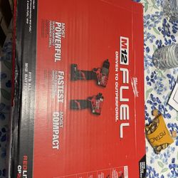 Milwaukee m12 impact drive and hammerdrill combo kit with (2) batt and charger with  tote bag $200 
