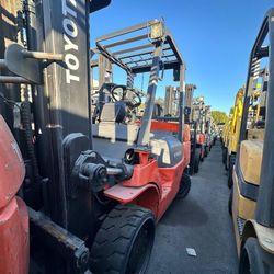 Toyota M7 Forklift 2 stage sideshift pneumatic 8000 lb