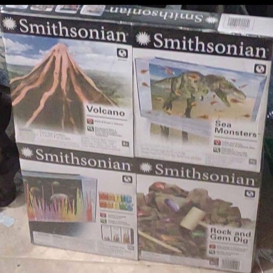 Smithsonian 4 Box Set Sea Monsters, Volcano, Rock And Gem Dig & Magic Rocks