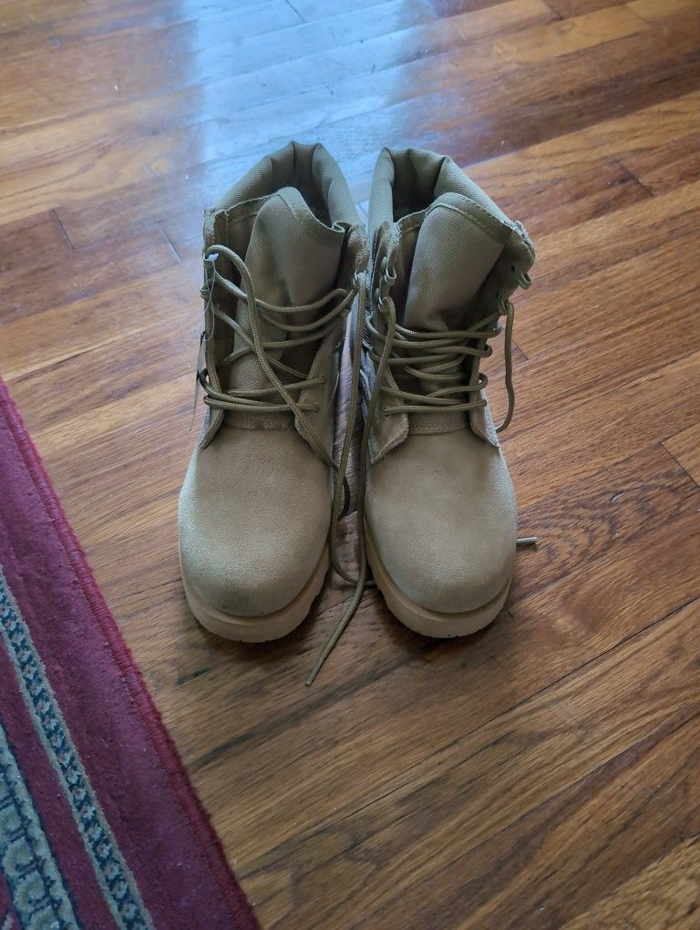 Boots Size 9 Desert Tan