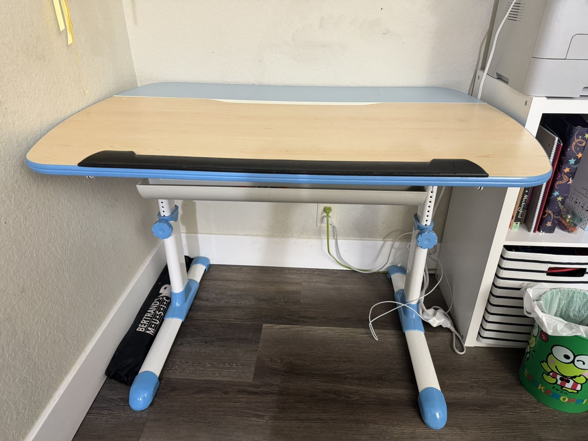 Children’s Desk And Chair Set