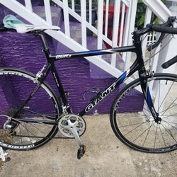 Giant OCR3 Road Bike: Black W/ Blue-gray Strip