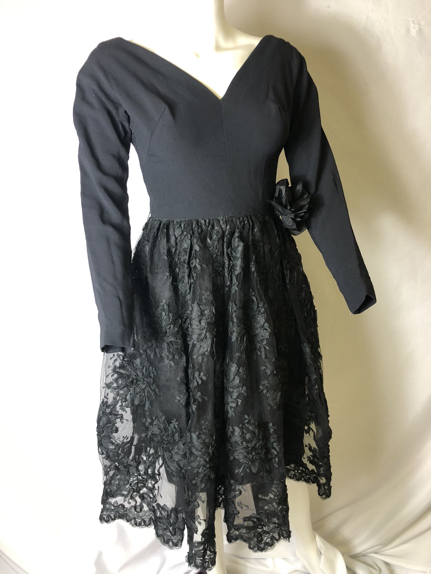 Vintage Seymour Raisin brand size small black dress ! STUNNER !