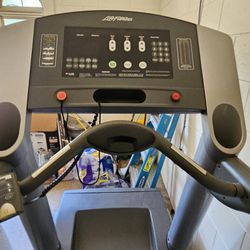 Life Fitness Treadmill,  Gym Quality 