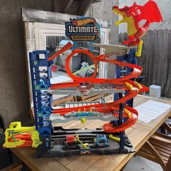 Hot Wheels City Ultimate Garage Track Set
