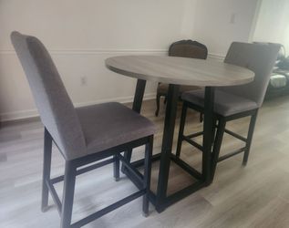 Pub table, 2 chairs