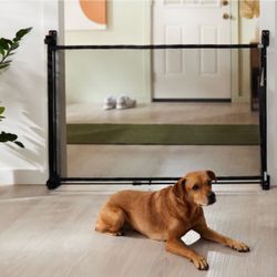 Frisco Expandable and Retractable Mesh Gate, Black