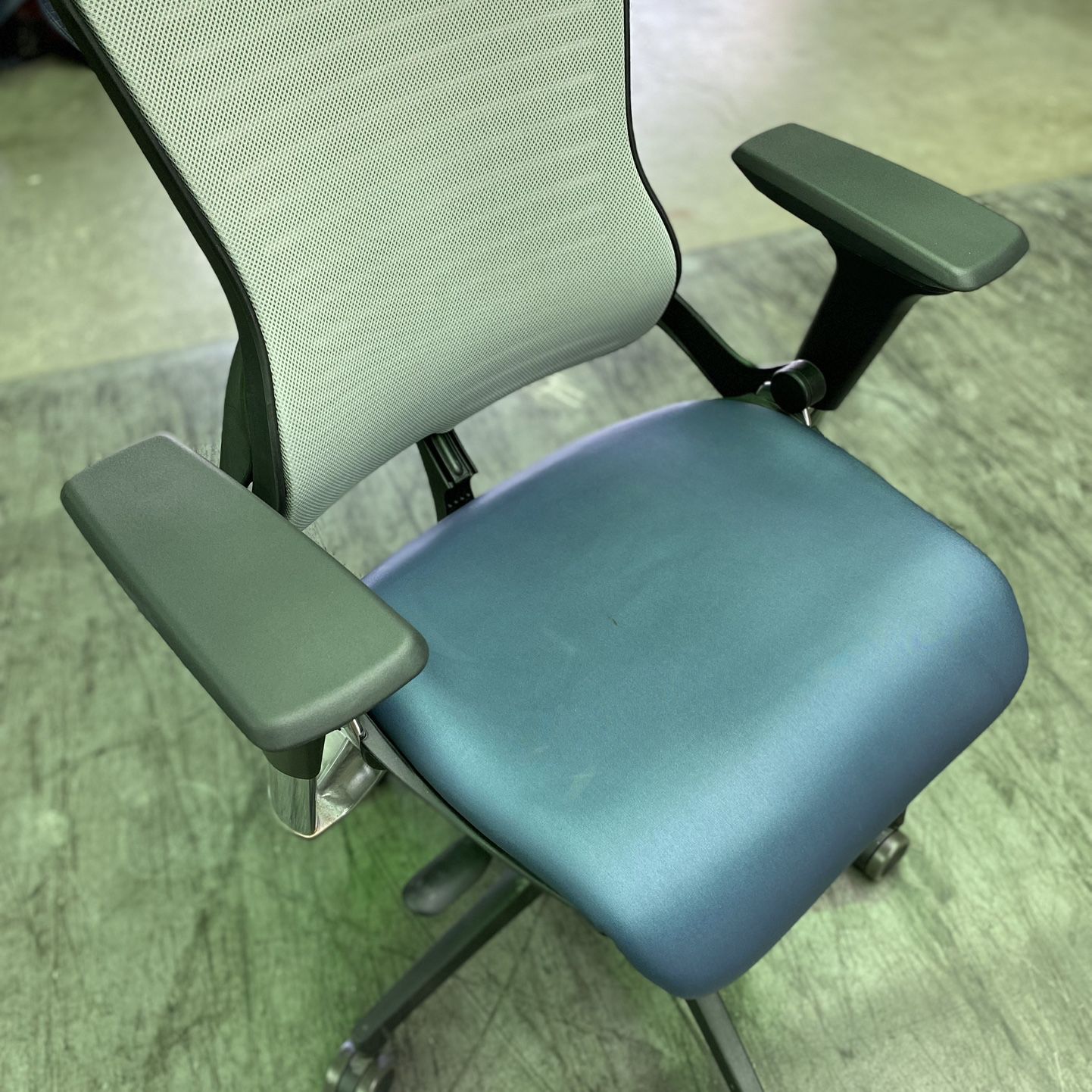 OM5 Office master chairs (3available)