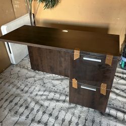 Wood Really Great Desk Great Conditions Like New 