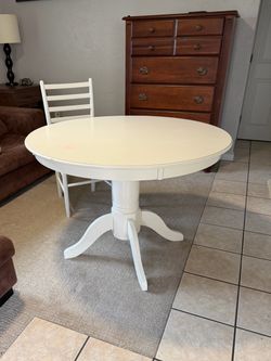 White Round Pedestal Dining Table