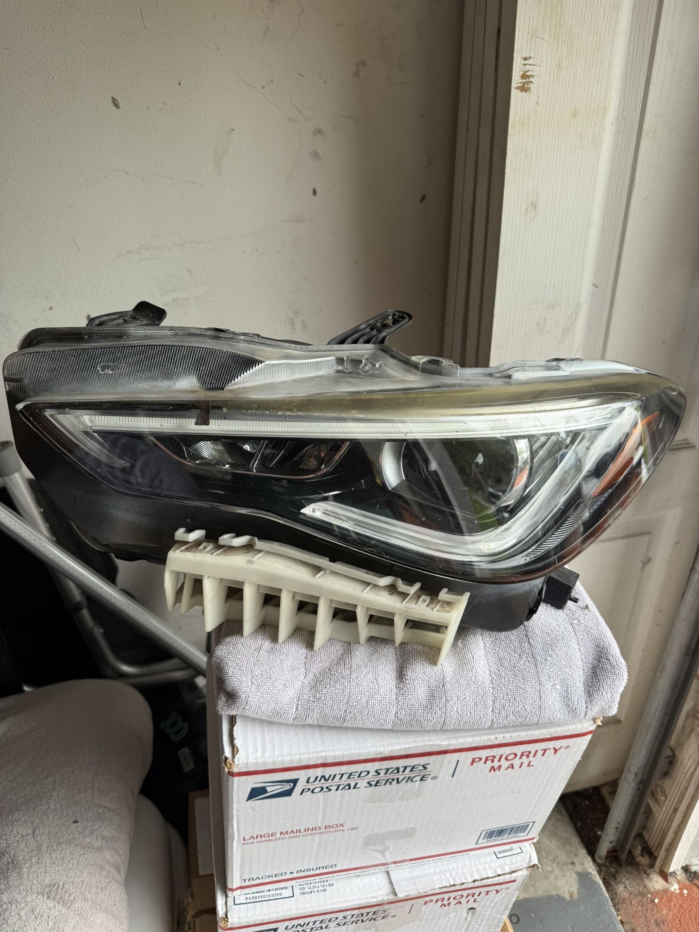 Infinti Q60 Left Headlight