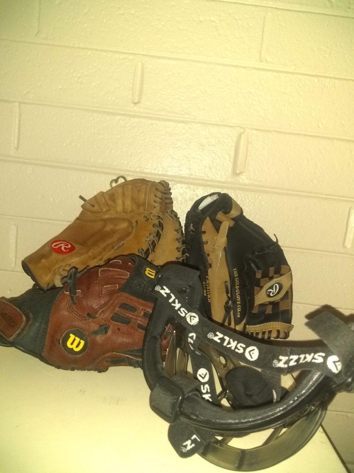 Baseball softball gloves mask