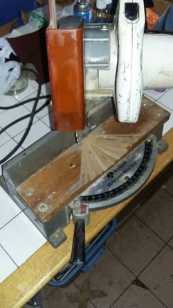 Zip 64149 10 in Rockwell miter saw in good condition
