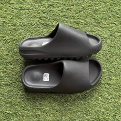 Yeezy Womens Slides Size 7