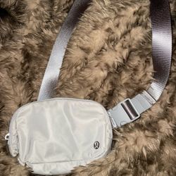 Lululemon Everywhere Belt Bag 1L- Grey
