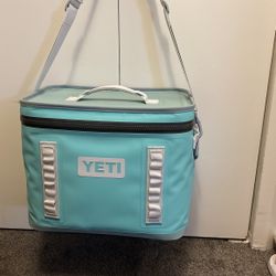 Brand New Yeti Hopper Flip 18 Cooler Bag Aquifer Blue