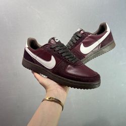 Nike durable and breathable low-top retro basketball shoes. Men's and women's versions are the same.