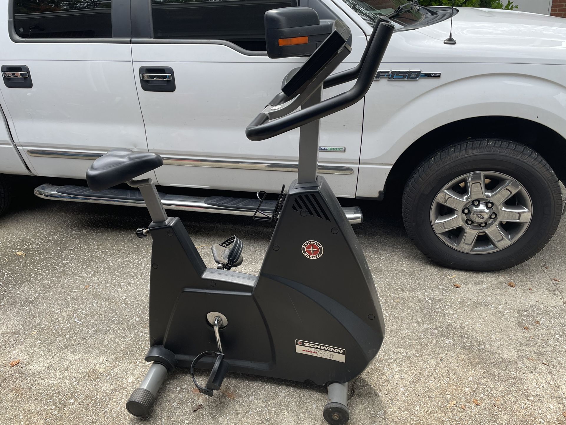 Schwinn HRC 910i Upright Exercise Bike