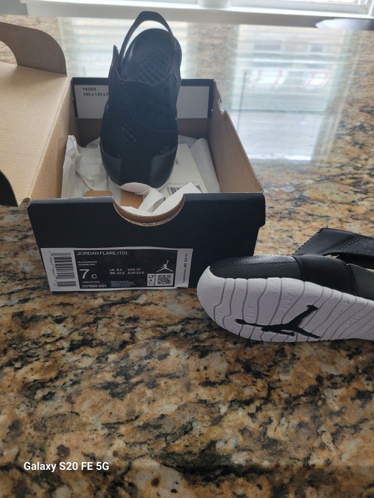 Jordan Flare Size 7 C