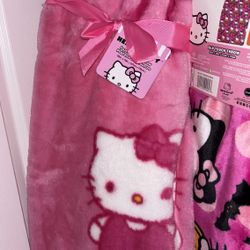 Hello Kitty OG Bow Faux Fur Blanket