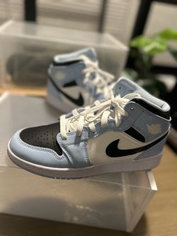 Jordan 1mid Ice blue