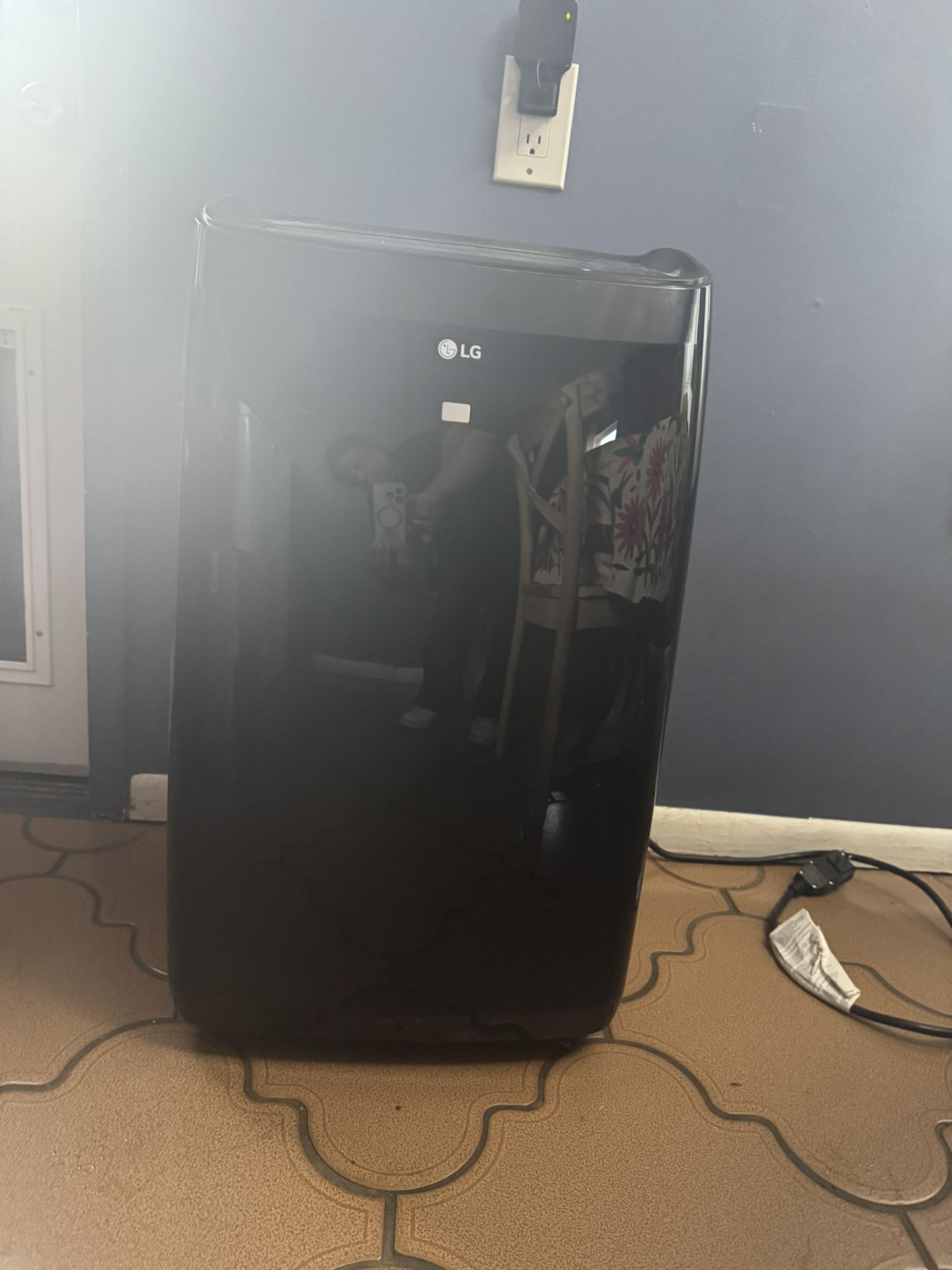 LG PORTABLE AIR CONDITIONER