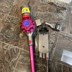 Dyson V7