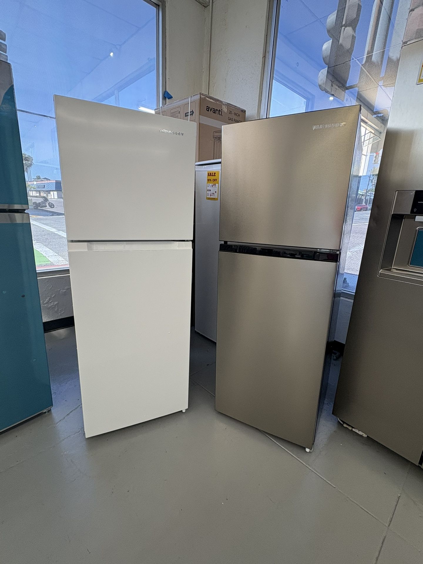 Crosley 22” 10.1 Cu Ft Capacity Refrigerator