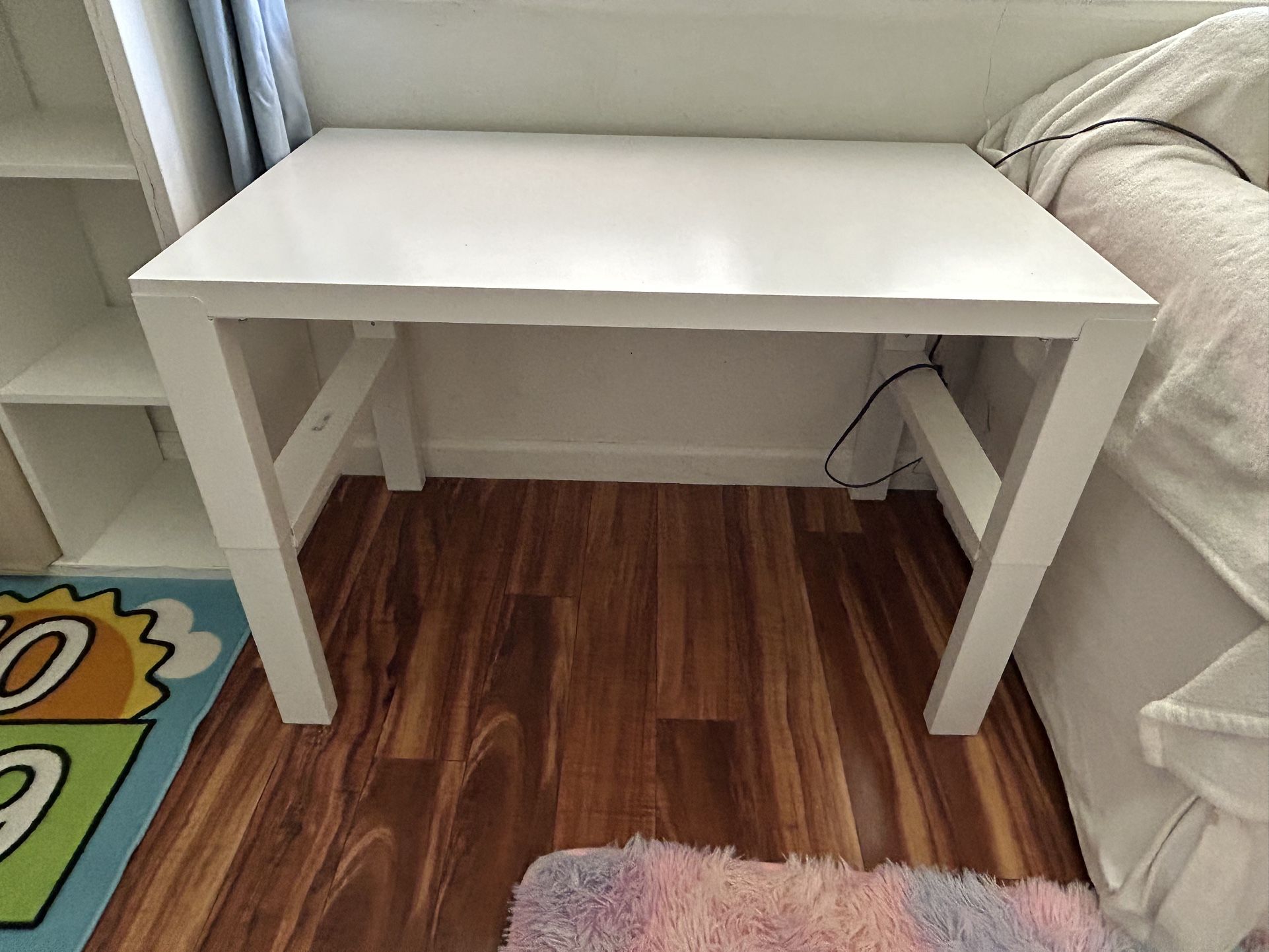 White Ikea Pahl Desk FREE for Sale in Burbank, CA OfferUp