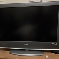 32" TV with speaker: Sony BRAVIA high-definition LCD TV with original remote