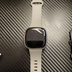 Fitbit Versa 4