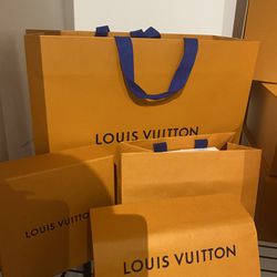 BRAND NEW LOUIS VUITTON AND GUCCI SHOPPING BAGS AND