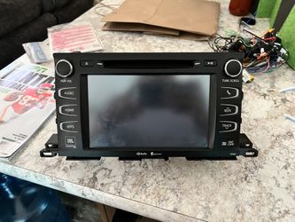 2014-15 Toyota Highlander Stock Stereo