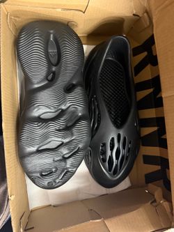 Black Foam Runners